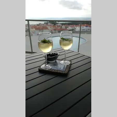 Gino's House Nazaré