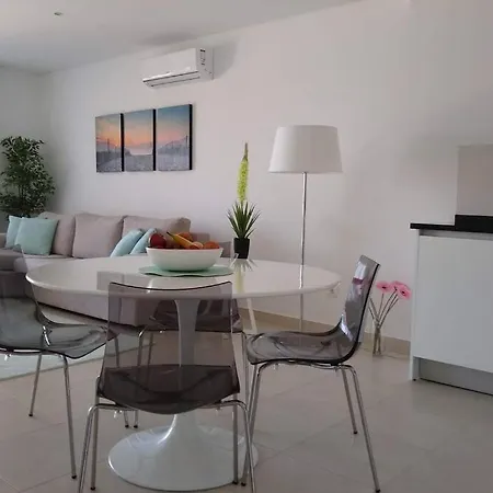 Gino's House * Nazaré